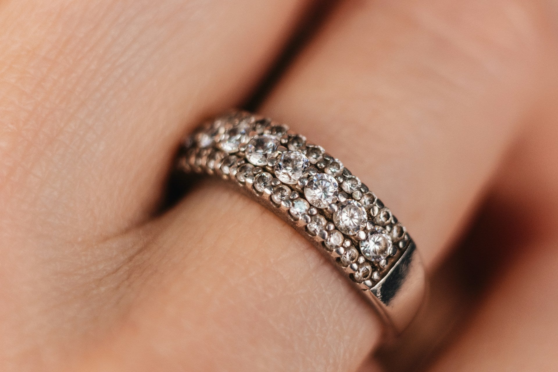 How to Secretly Learn Her Ring Style Before You Shop