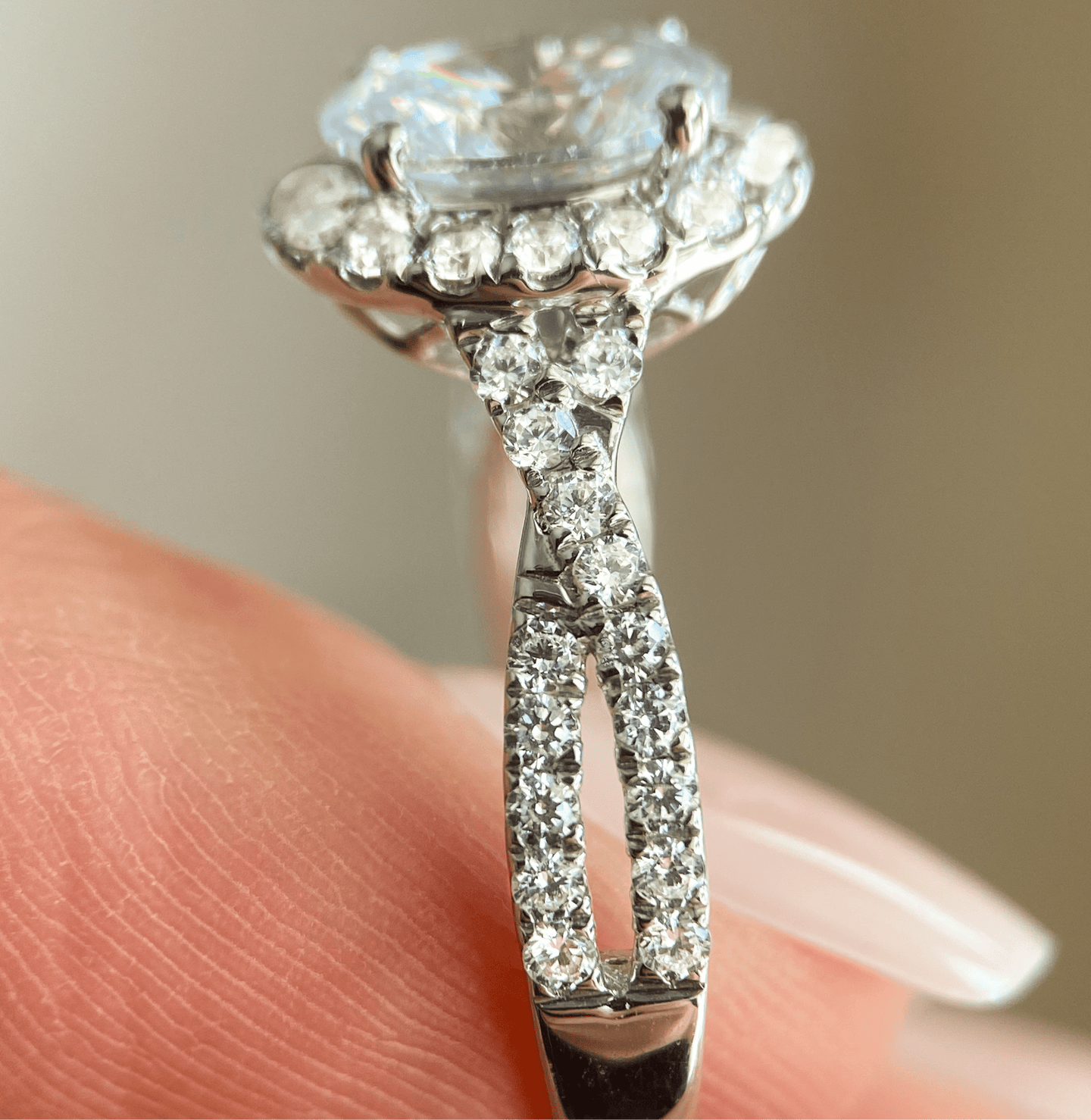 BW James Jewelers Signature Halo & Twist