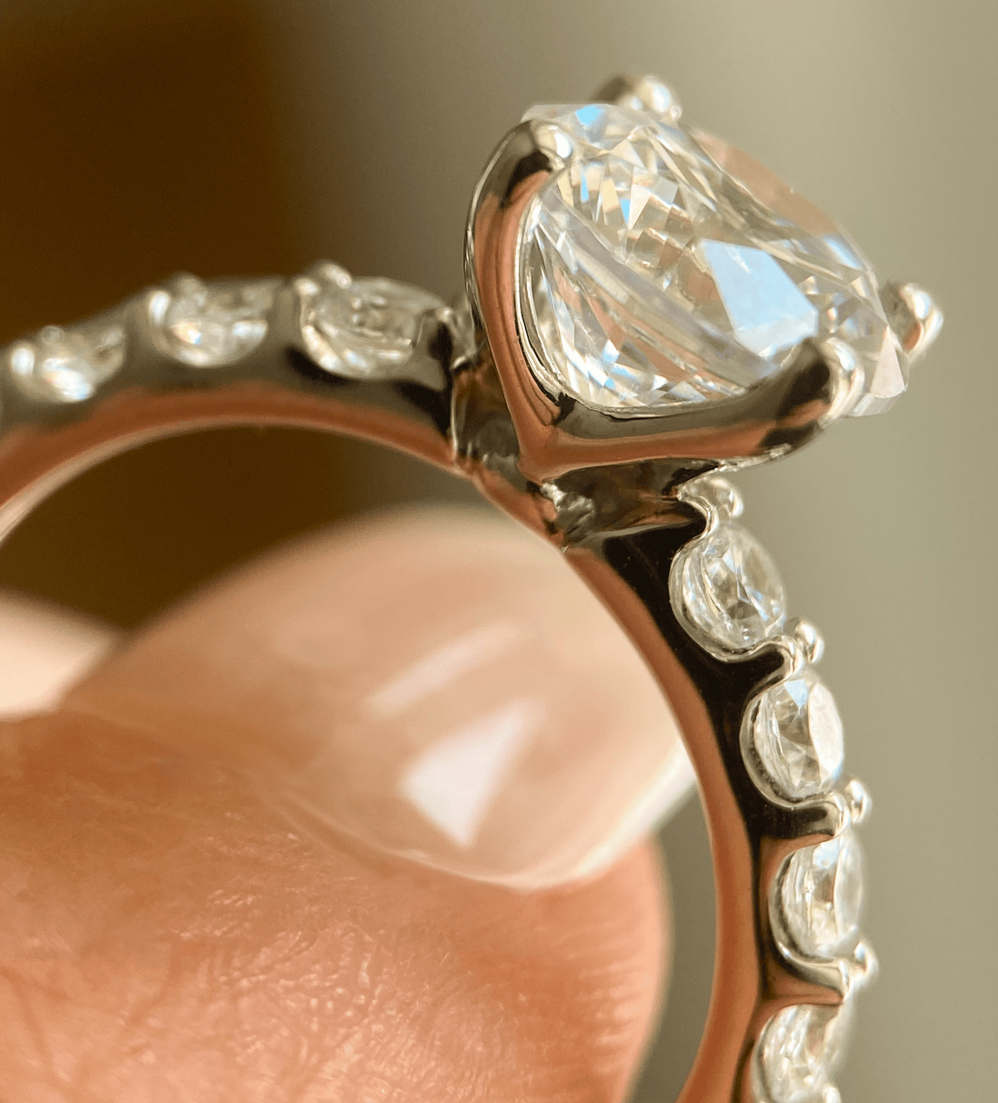BW James Jewelers Signature L Scallop Set