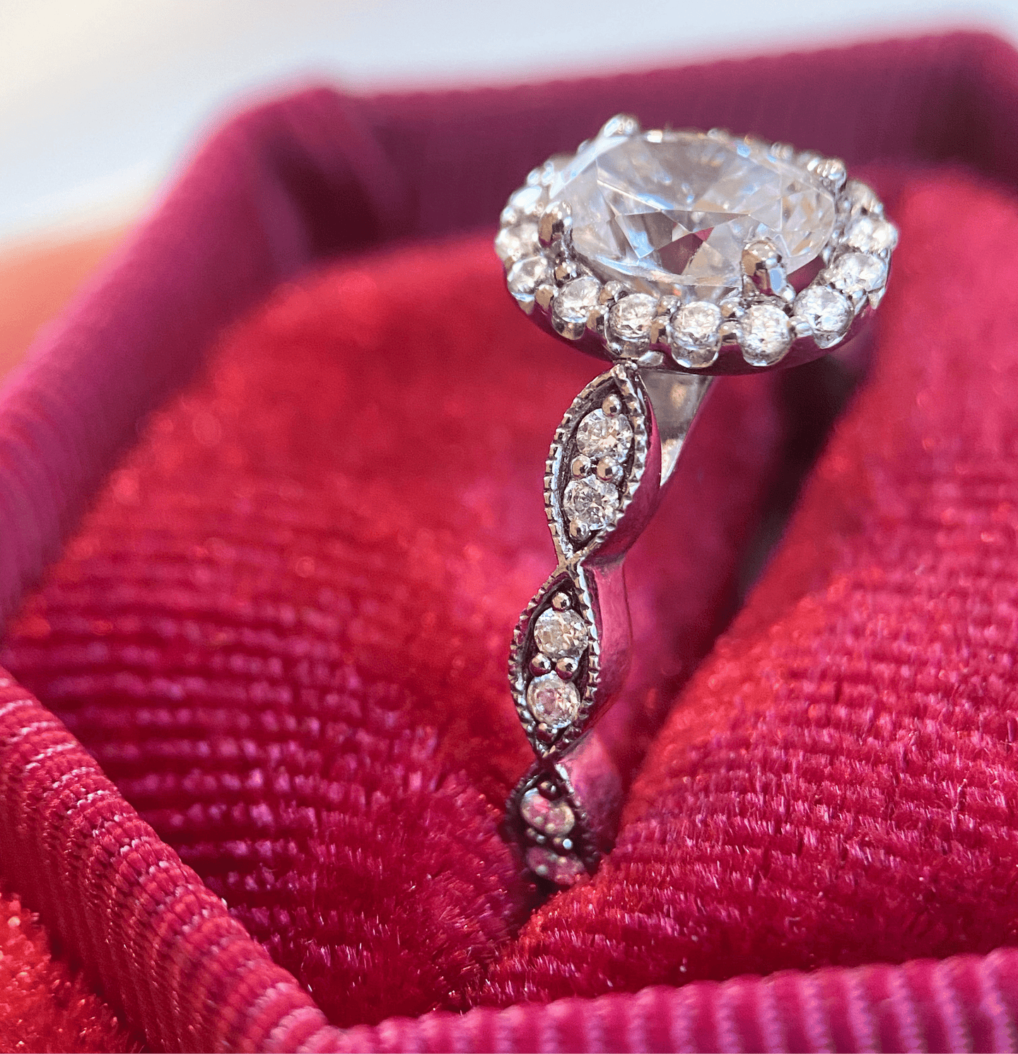 BW James Jewelers Signature Milgrain Halo